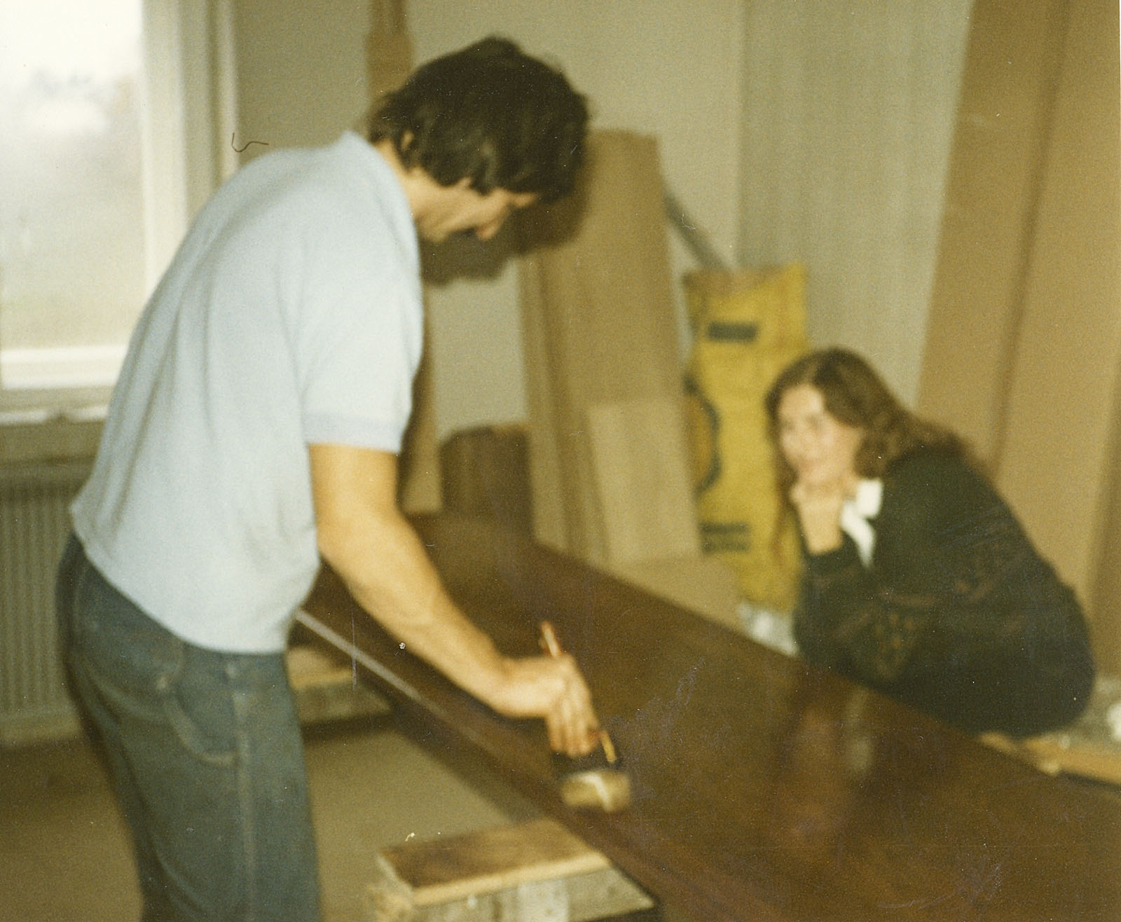 Immer unter Kontrolle - Beizen der Kleiderschranktüren Immer unter Kontrolle - Beizen der Kleiderschranktüren