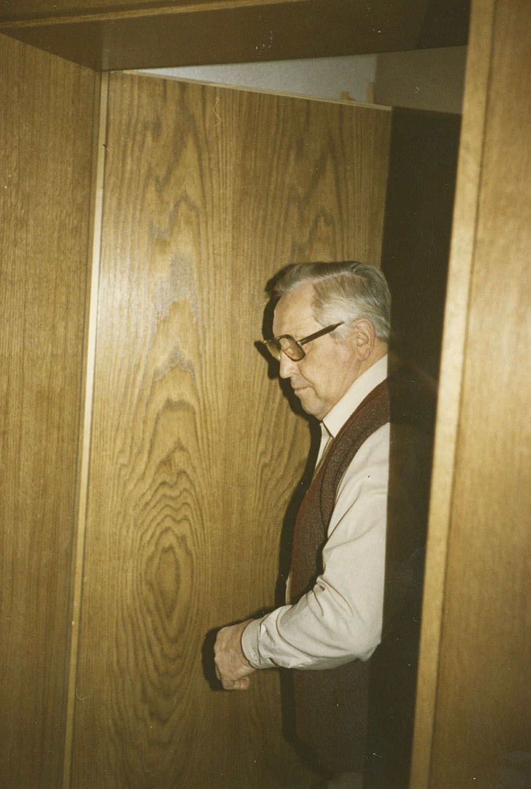 Farbe passt - Eiche-Furnier rustikal gebeizt Farbe passt - Eiche-Furnier rustikal gebeizt