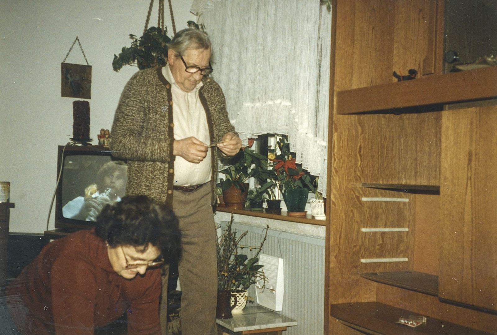 Wohnzimmer wird auch wieder eingeräumt Wohnzimmer wird auch wieder eingeräumt