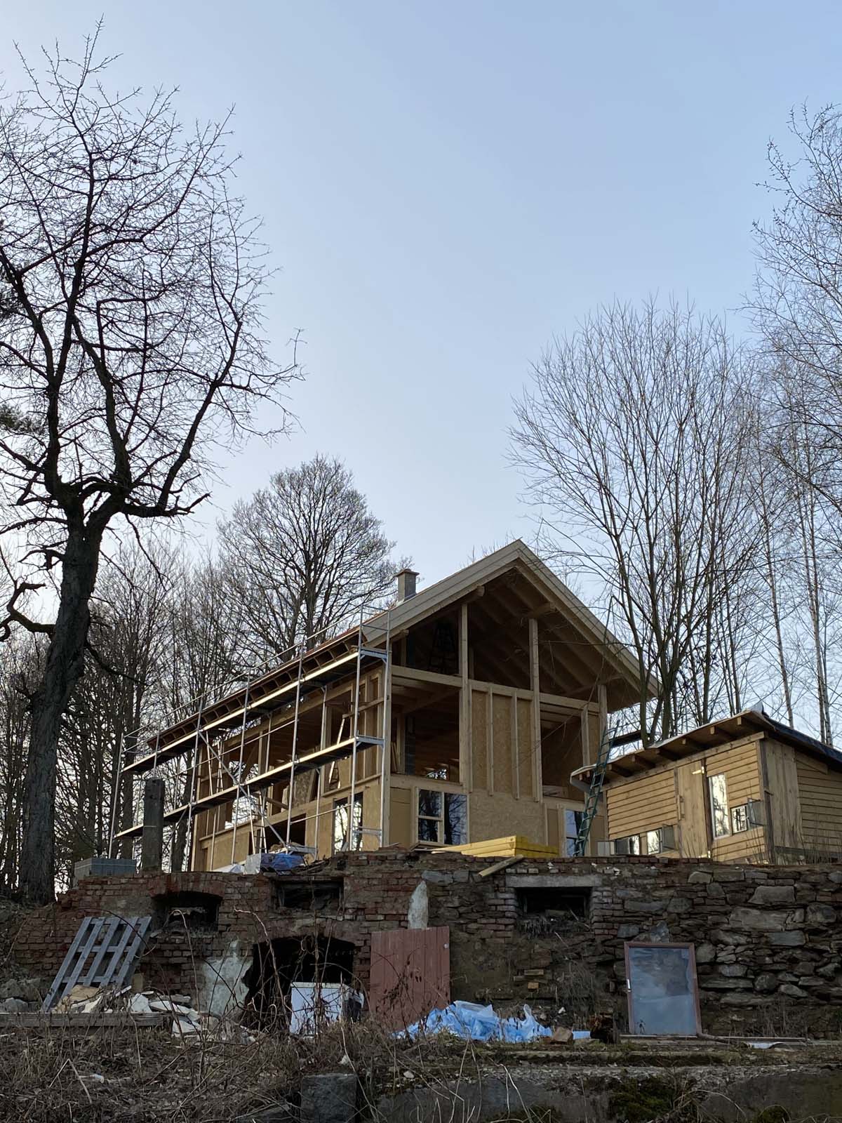 Ortgang am Holzskeletthaus Ortgang fertig - Ostseite