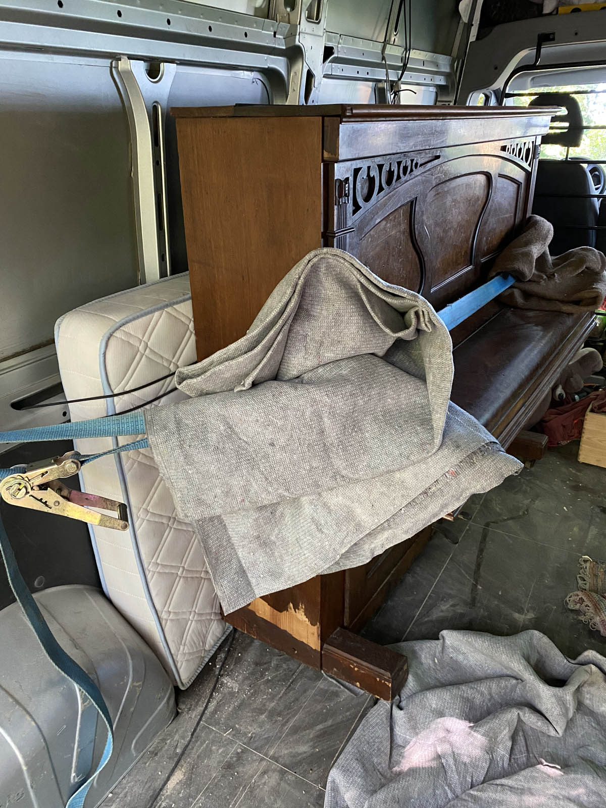 200- 300kg schweres Kalvier für die Hausherrin 200- 300kg schweres Kalvier für die Hausherrin