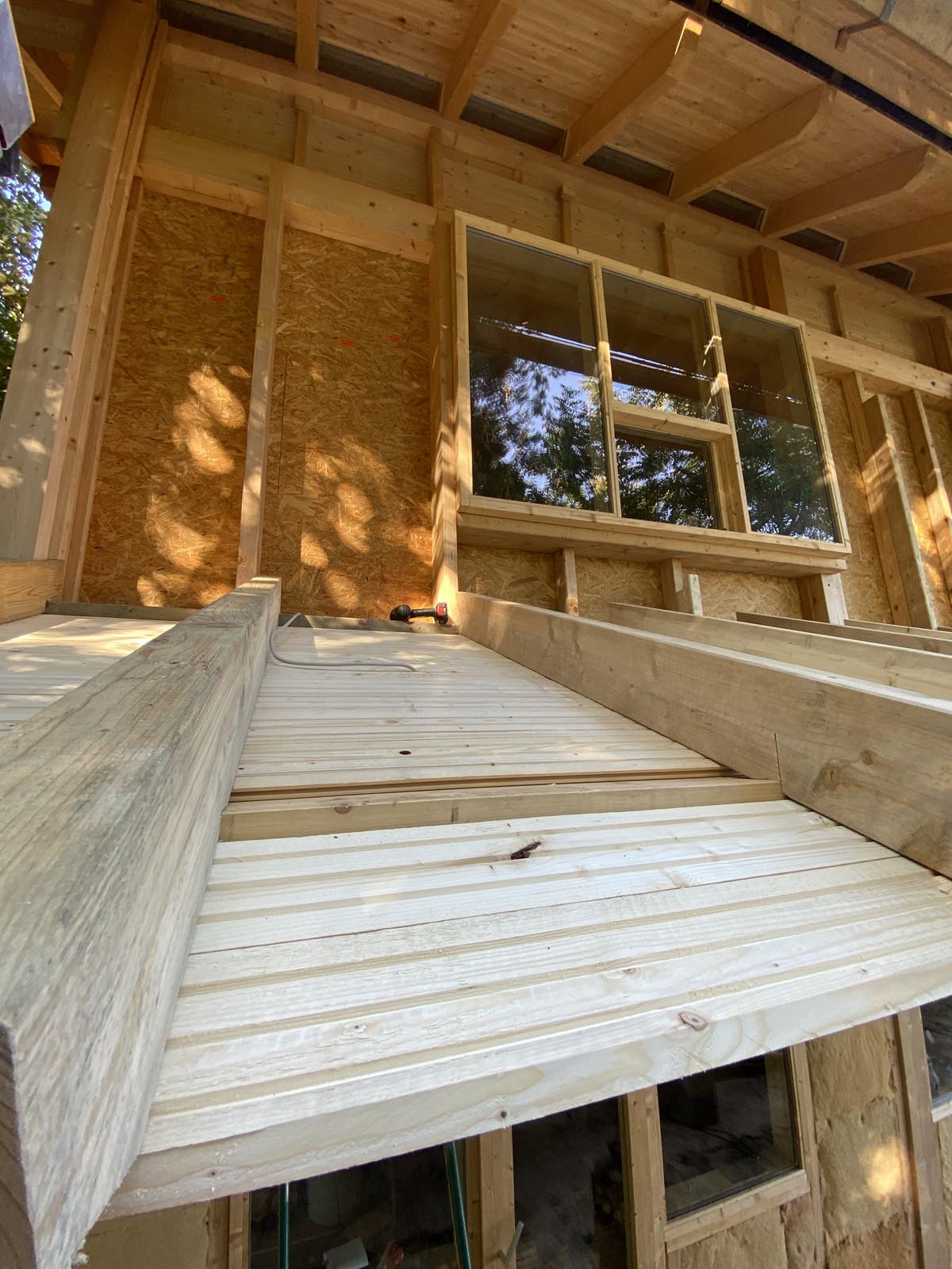 Holzskeletthaus - Einsicht in den später gedämmten Zwischenraum Einsicht in den später gedämmten Zwischenraum