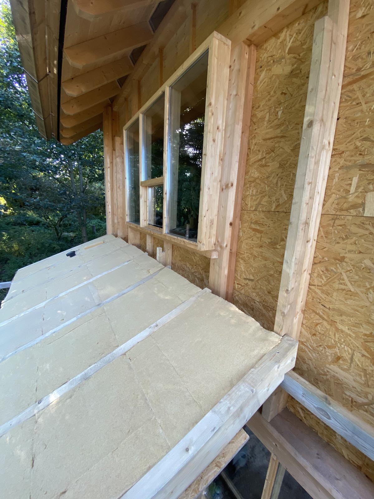 Holzskeletthaus - die Felder sind gedämmt - 160mm GUTEX Thermoflex - Stöße versetzt die Felder sind gedämmt - 160mm GUTEX Thermoflex - Stöße versetzt