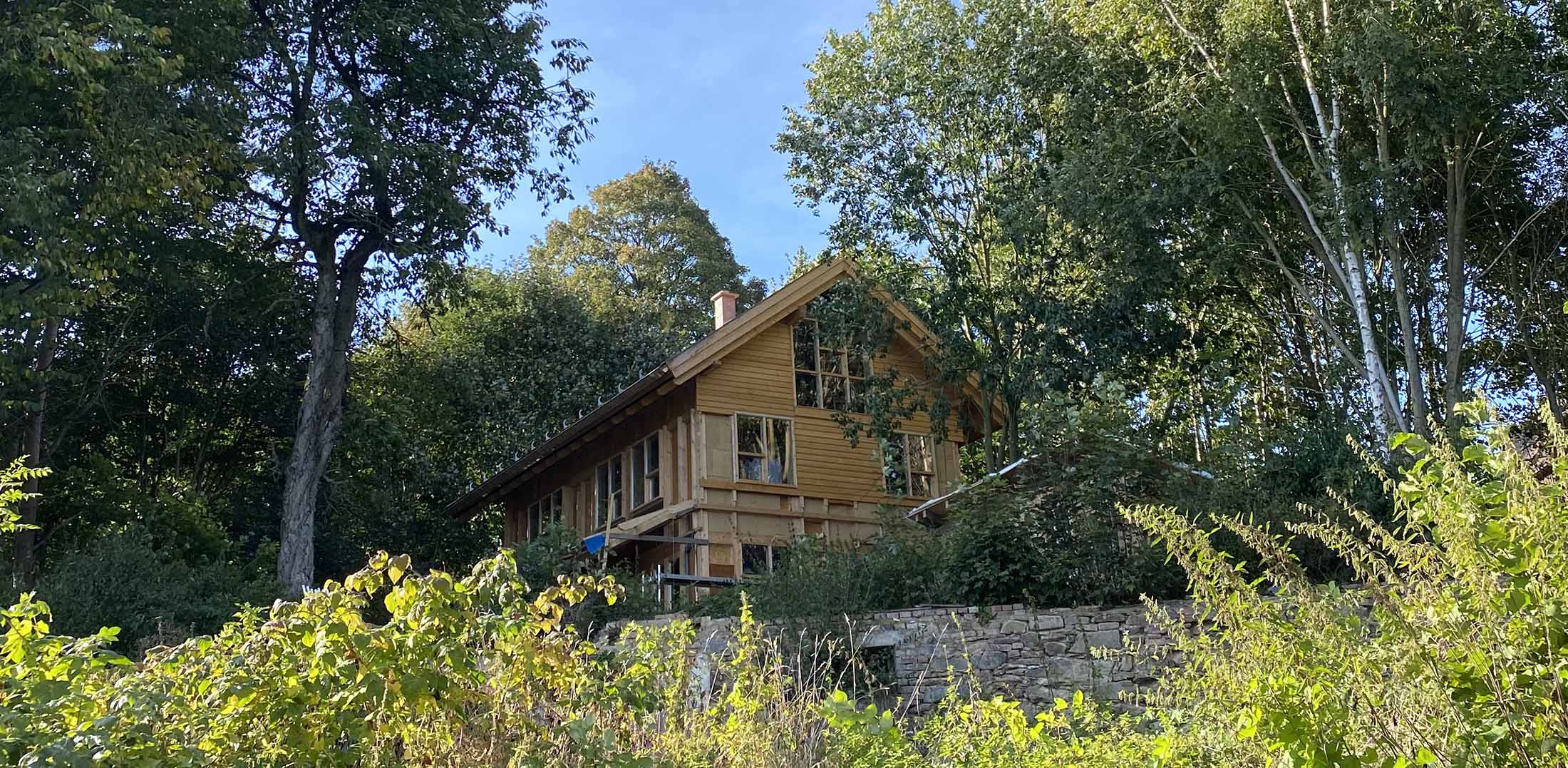 Holzskeletthaus - eingebettet in die Natur Holzskeletthaus - eingebettet in die Natur