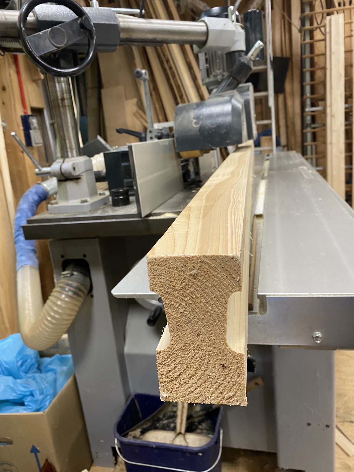 Handlauf - Griffmulden für Daumen und Finger Handlauf - Griffmulden für Daumen und Finger