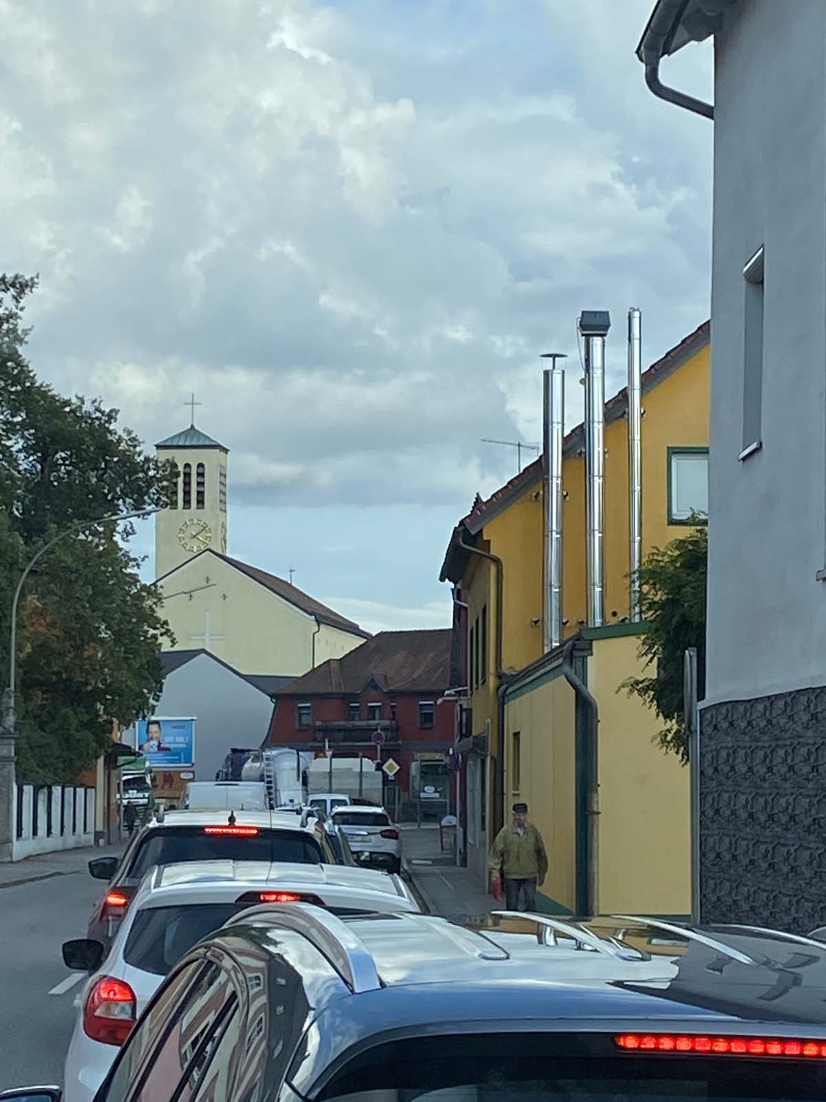 natürlich auch Stau auf der Umleitung natürlich auch Stau auf der Umleitung