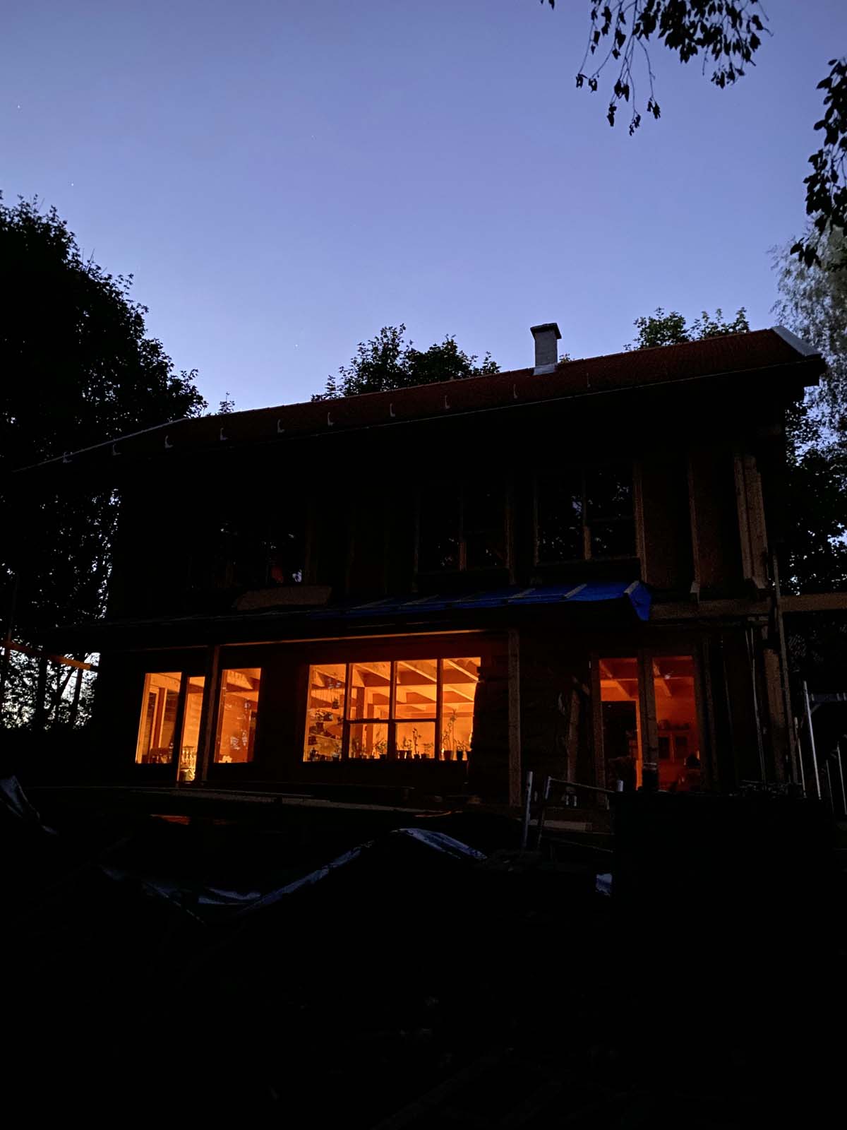 Abendstimmung im Holzskeletthaus Abendstimmung im Holzskeletthaus