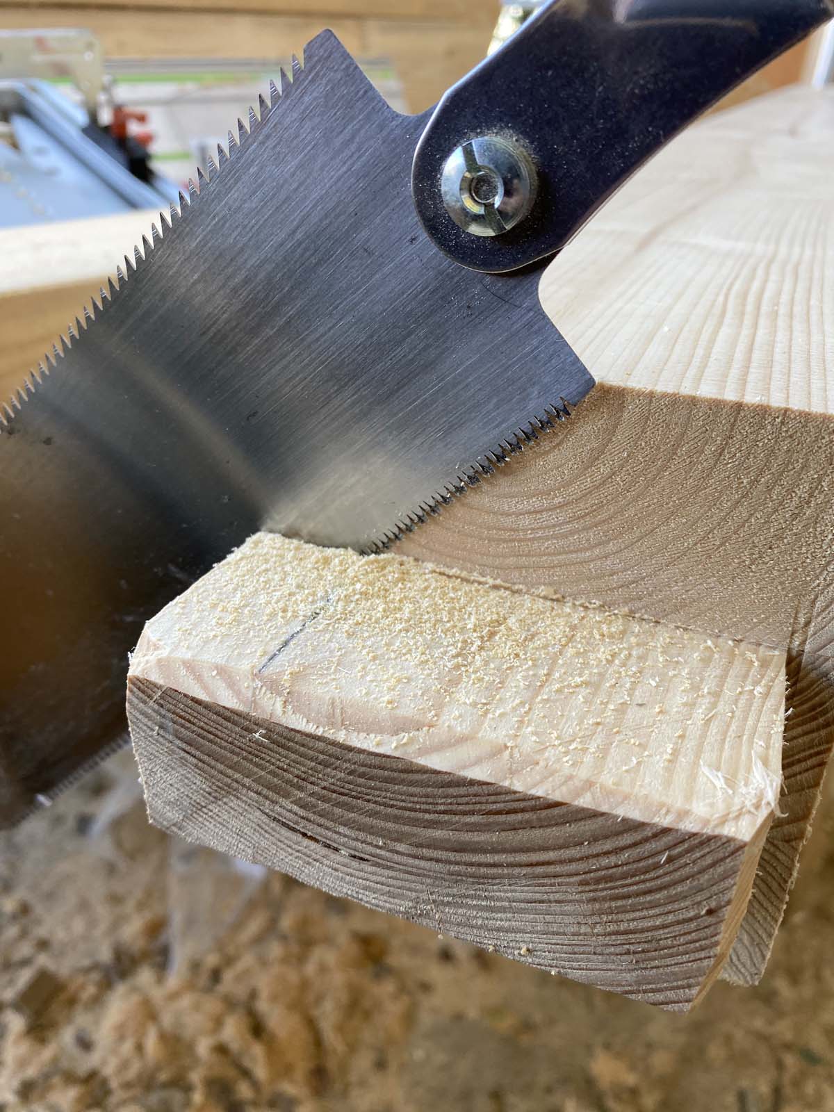 Absetzen der Zapfen für die Stützen Absetzen der Zapfen für die Stützen