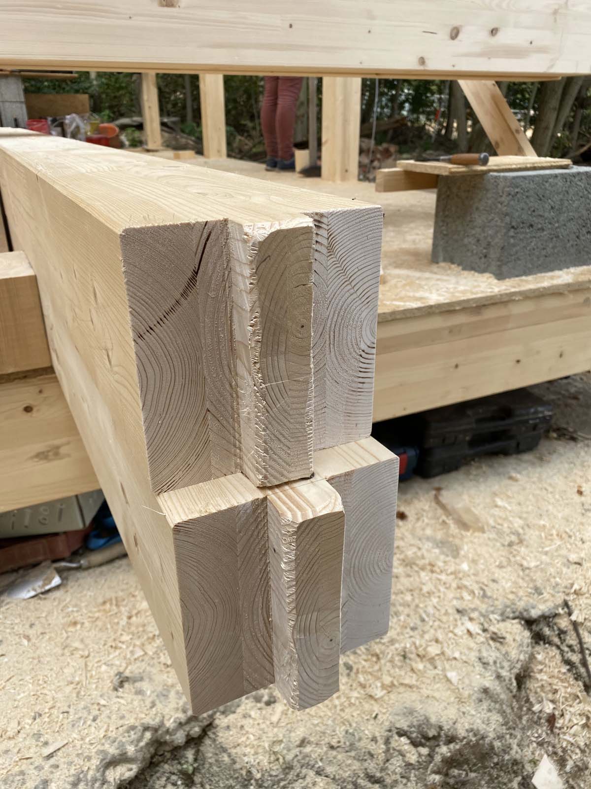 Holzskelettbau - Zapfen schnitzen Holzskelettbau - Zapfen schnitzen