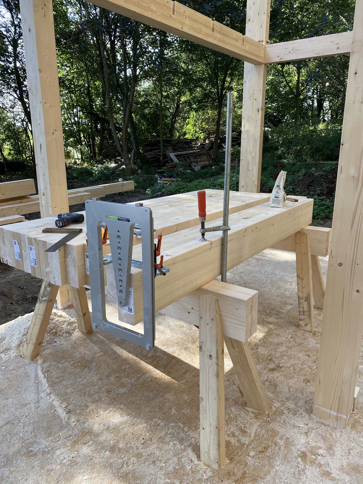 Böcke mit Schwalbenschwanzverbindungen Böcke mit Schwalbenschwanzverbindungen