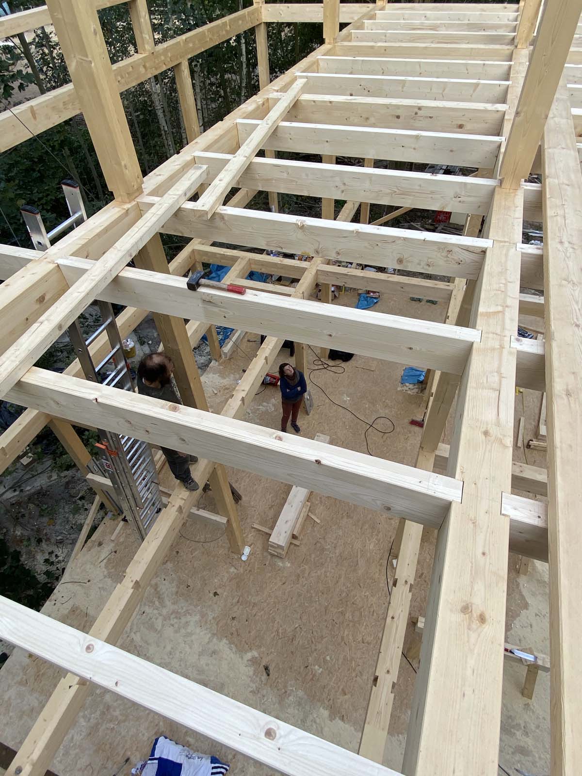 Holzskeletthaus - die Decke über dem OG ist fast fertig Holzskeletthaus - die Decke über dem OG ist fast fertig