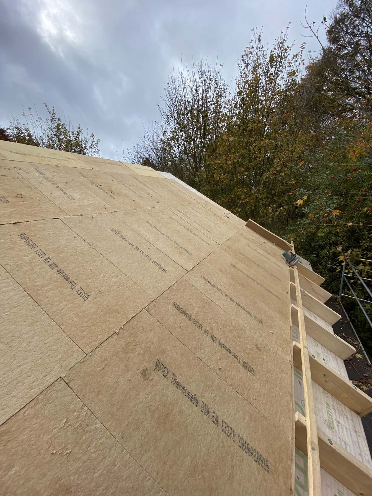 Holzskeletthaus - Aufdachdämmung Holzskeletthaus - Aufdachdämmung