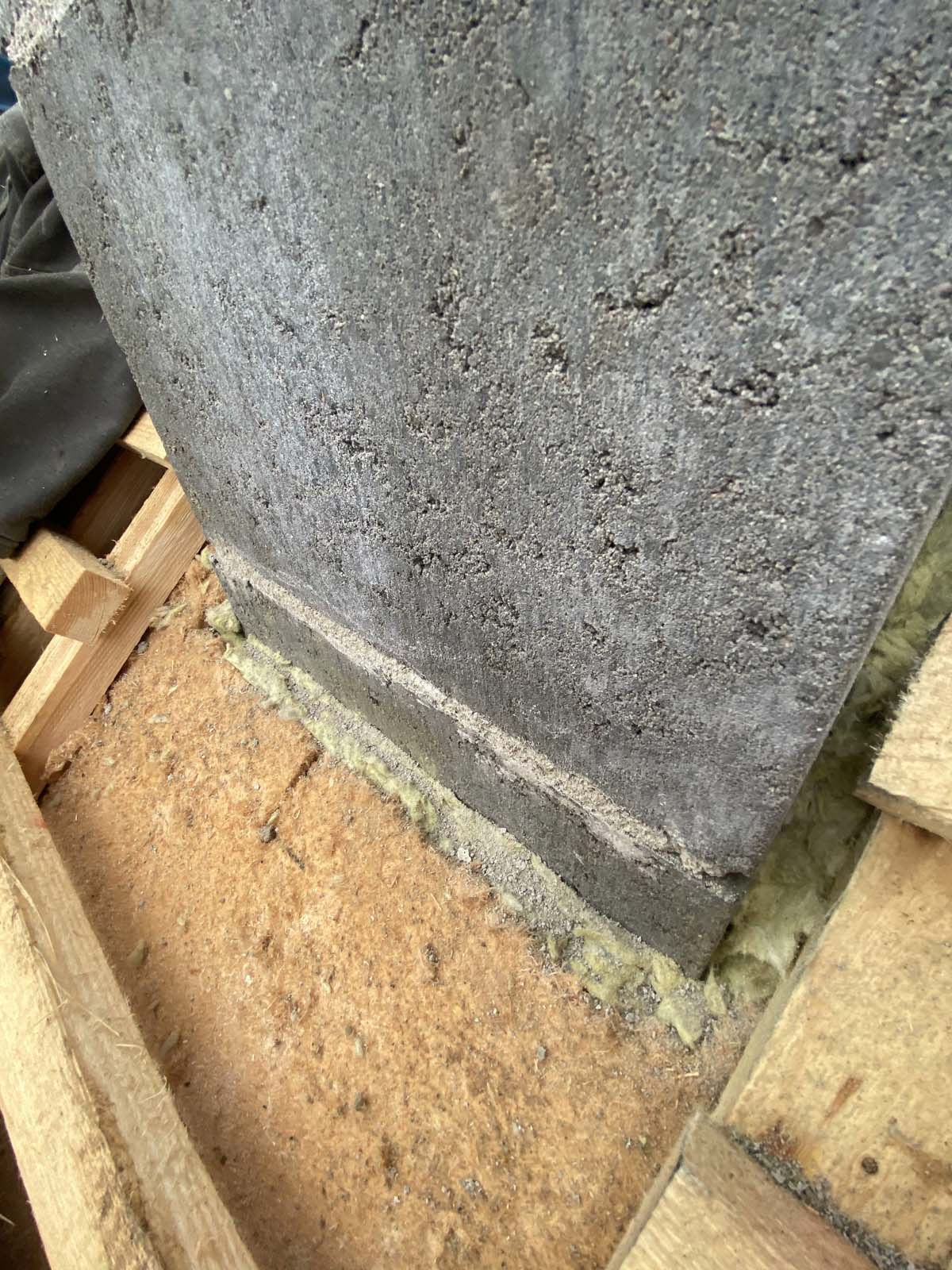 Holzskeletthaus - Einfassung des Kaminkopfes Holzskeletthaus - Einfassung des Kaminkopfes