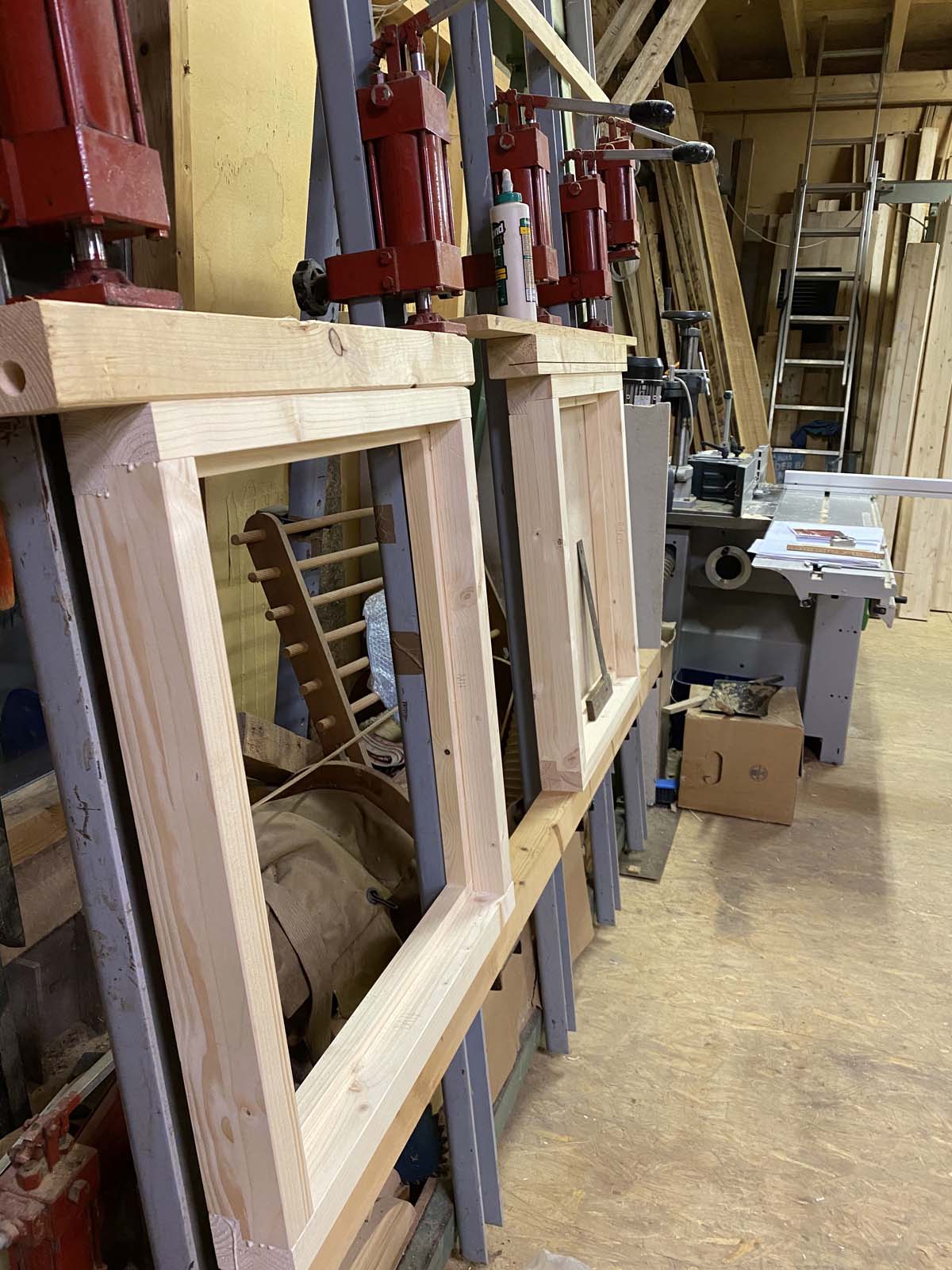 Verleimen der beweglichen Teile Verleimen der beweglichen Teile