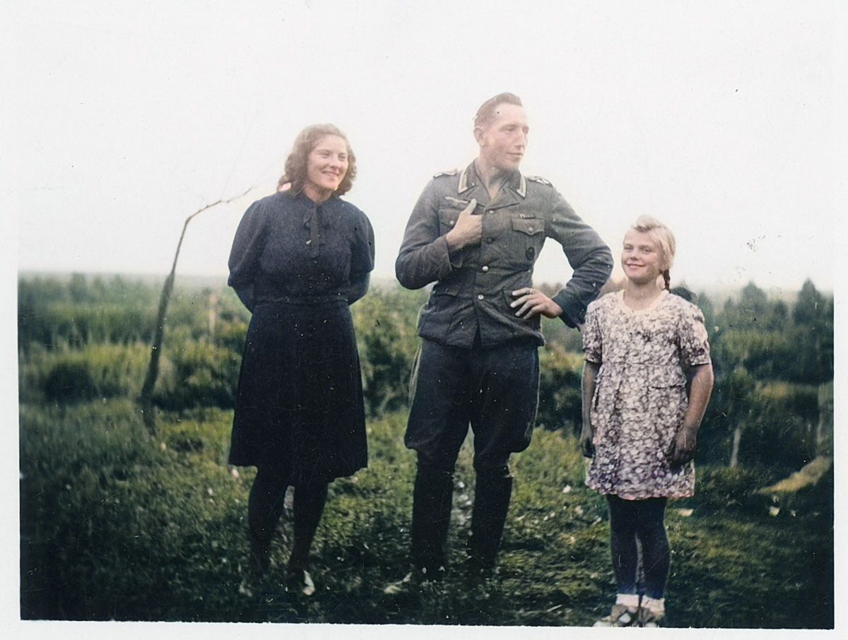 Fronturlaub - bei den Hübschen im Dorf Fronturlaub - bei den Hübschen im Dorf