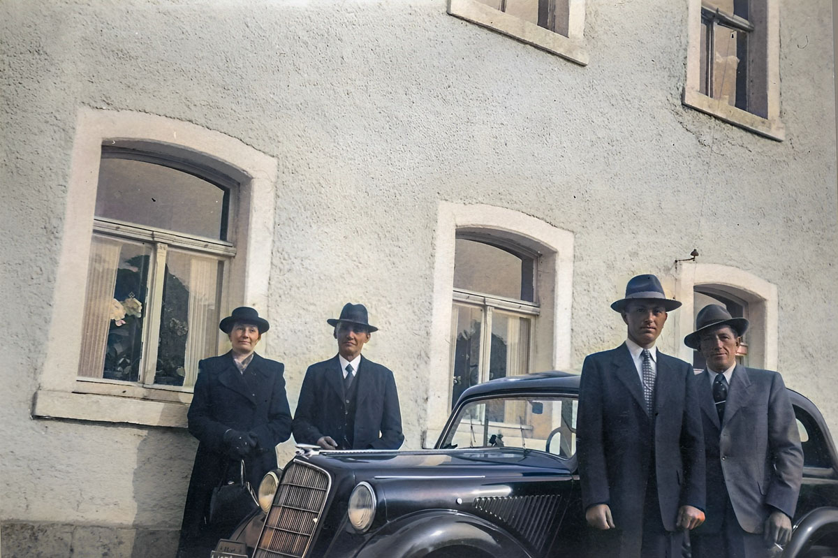 Oma-Opa-Onkel Ludwig-Vater | Mutter an der Kamera Oma-Opa-Onkel Ludwig-Vater | Mutter an der Kamera